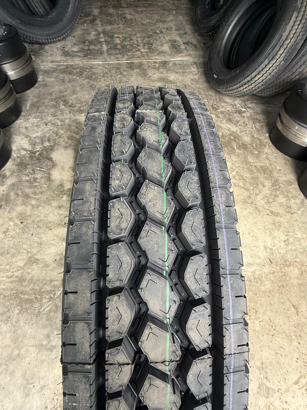 11R22.5 16 PLY (Drive Tires)