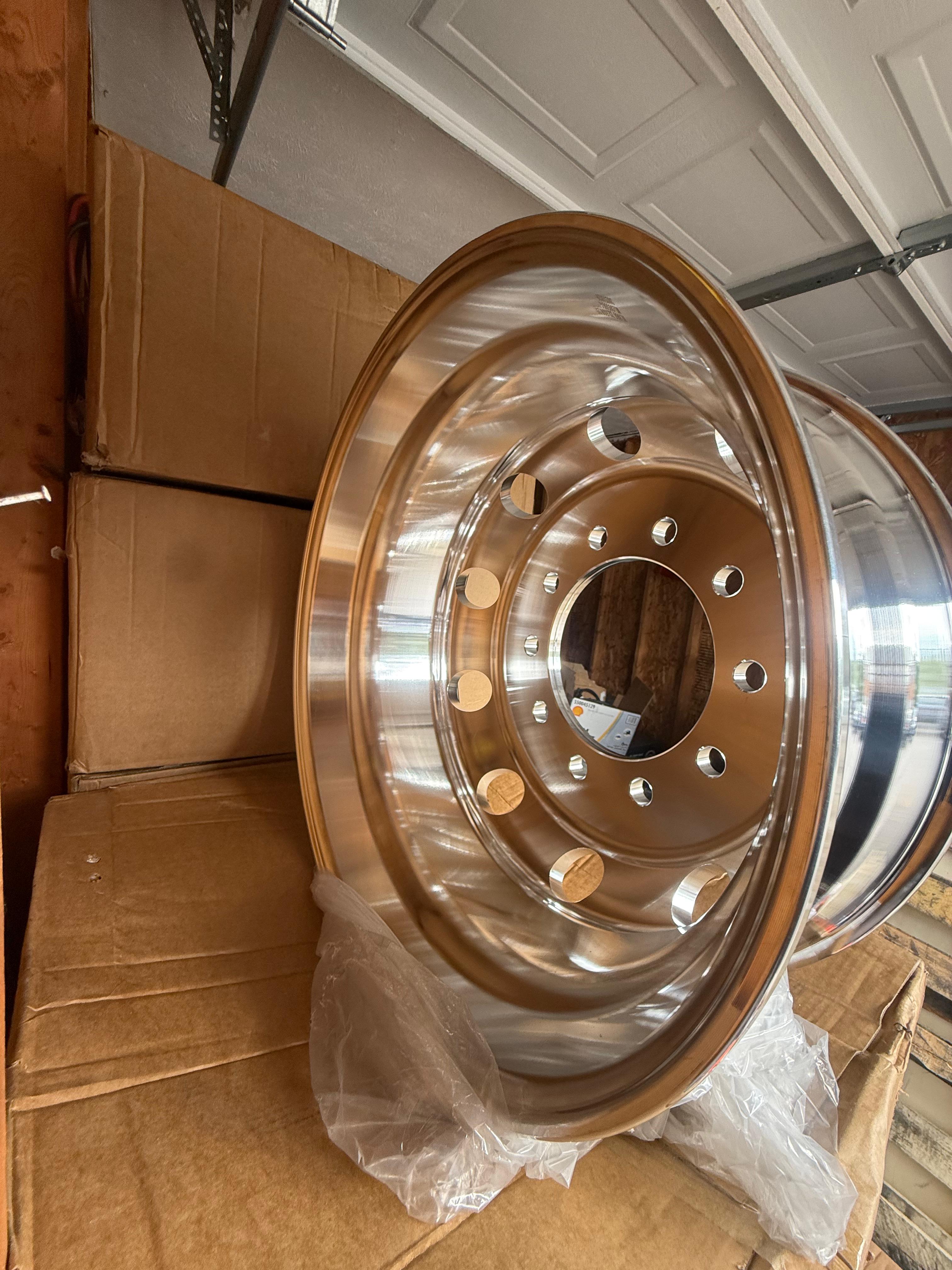 22.5x8.25 Forged Aluminum Alcoa Style Rim